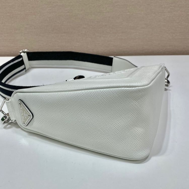 Prada Saffiano Prada Dreieckstasche in Weiß (28-18-11 cm) - EUR FASHION