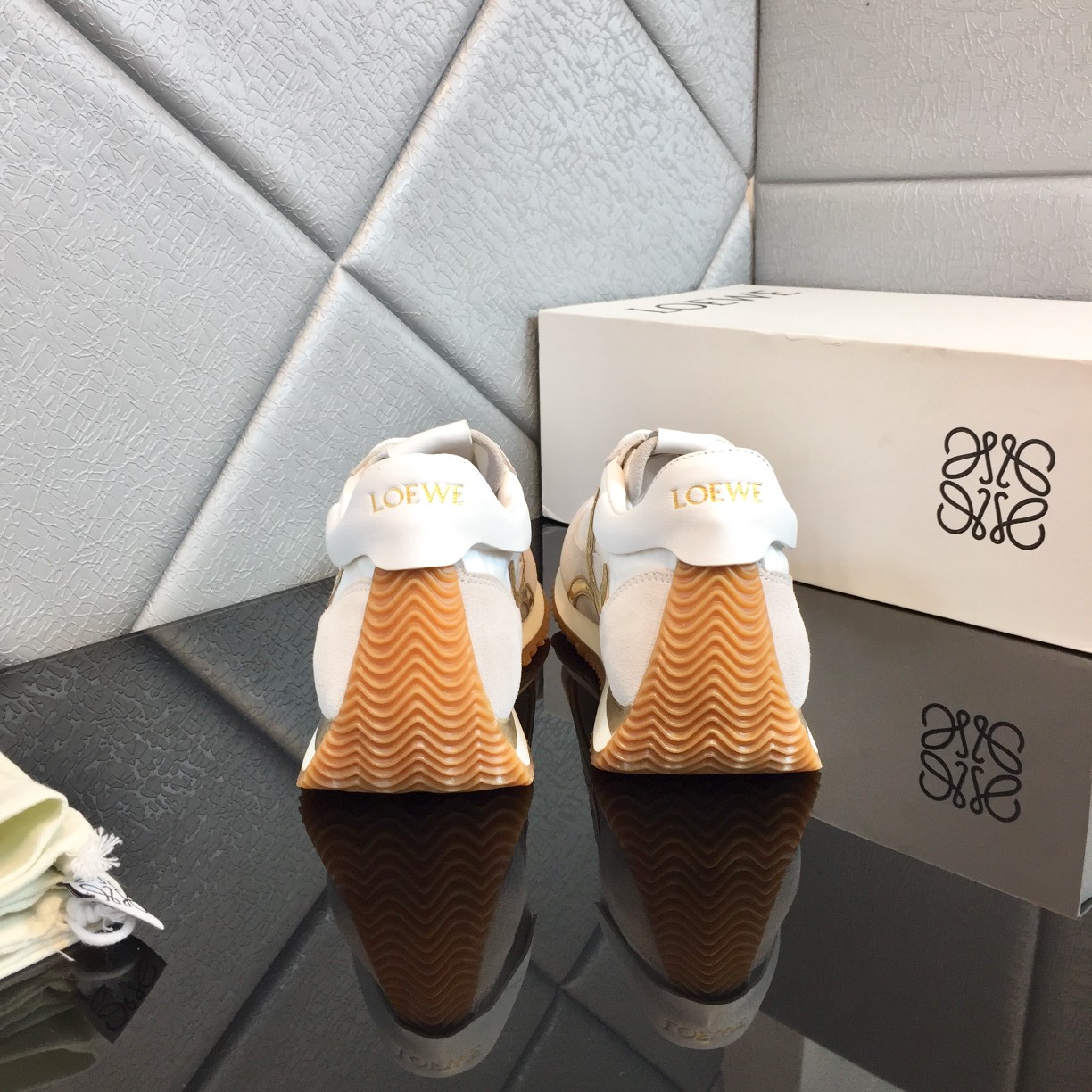 Loewe Flow Runner aus Kalbsleder - EUR FASHION