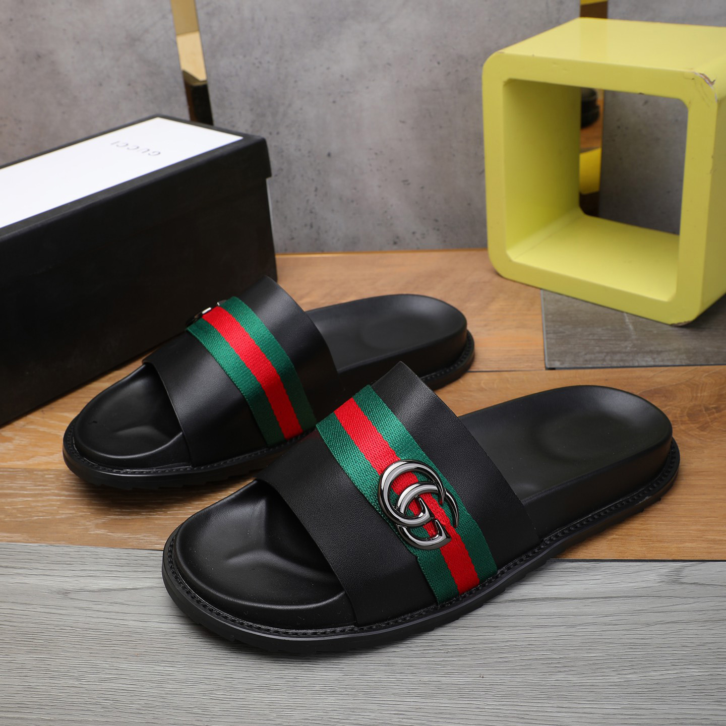 Gucci Double G Logo Schwarze Slide-Sandalen - EUR FASHION