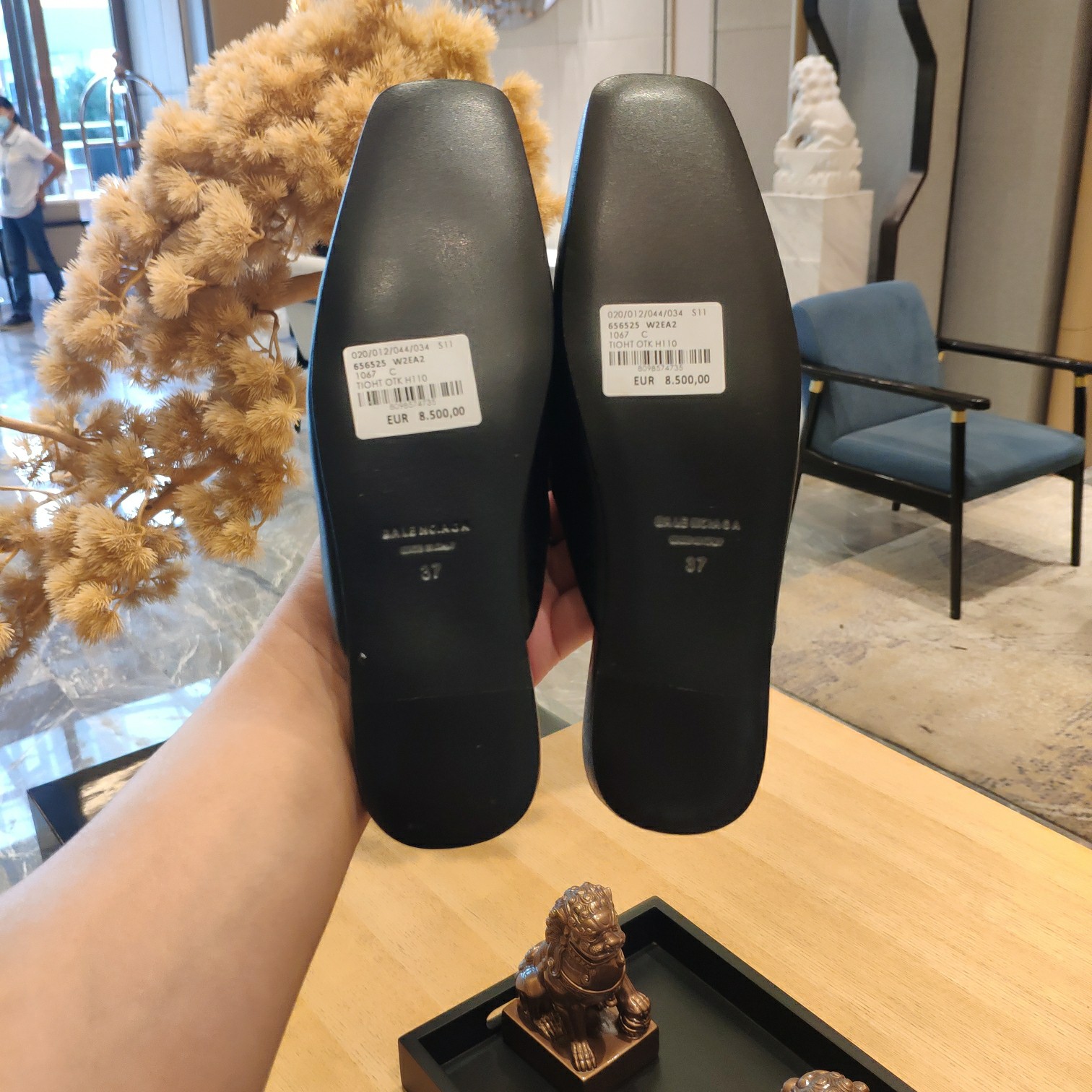 Rückenfreie Loafer aus Leder mit Balenciaga-Logo - EUR FASHION