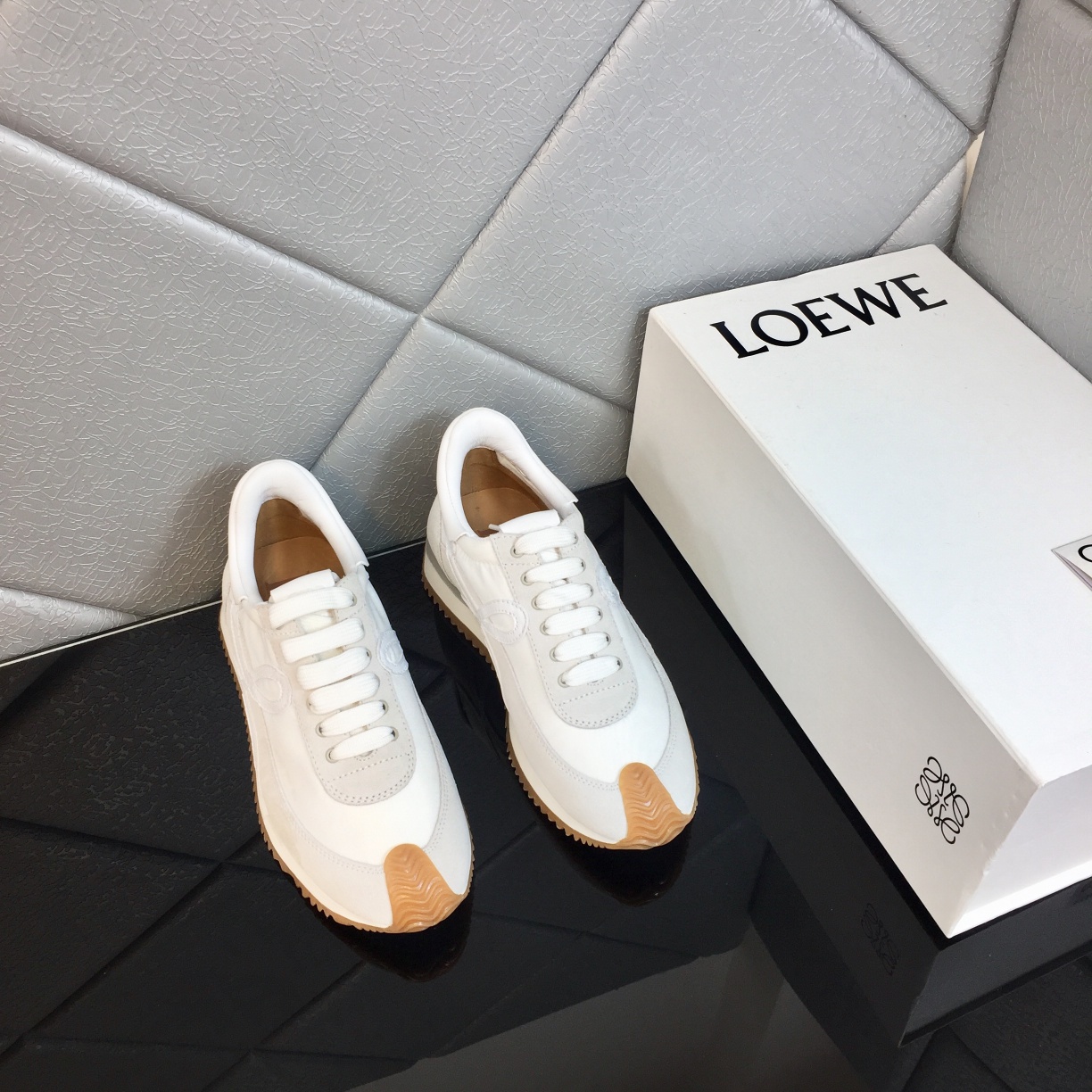 Loewe Flow Runner aus Kalbsleder - EUR FASHION