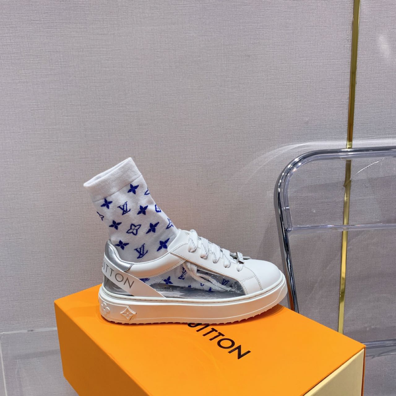 Louis Vuitton Time Out PVC-Sneaker mit transparentem Logo - EUR FASHION