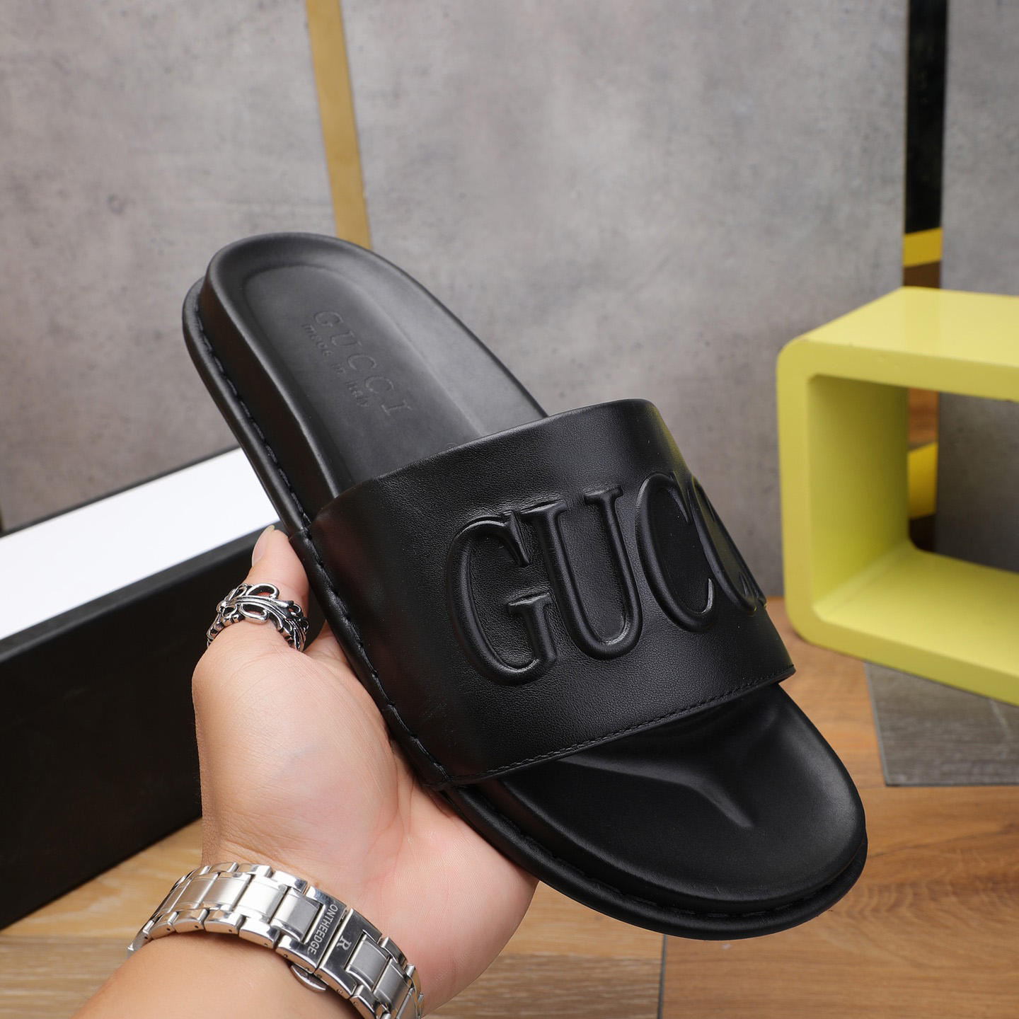 Slide-Sandale aus Gummi mit Gucci-Logo - EUR FASHION