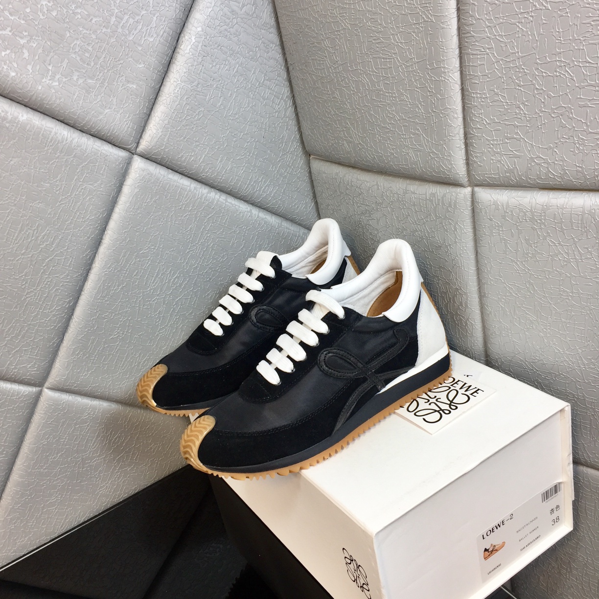 Loewe Flow Runner aus Kalbsleder - EUR FASHION