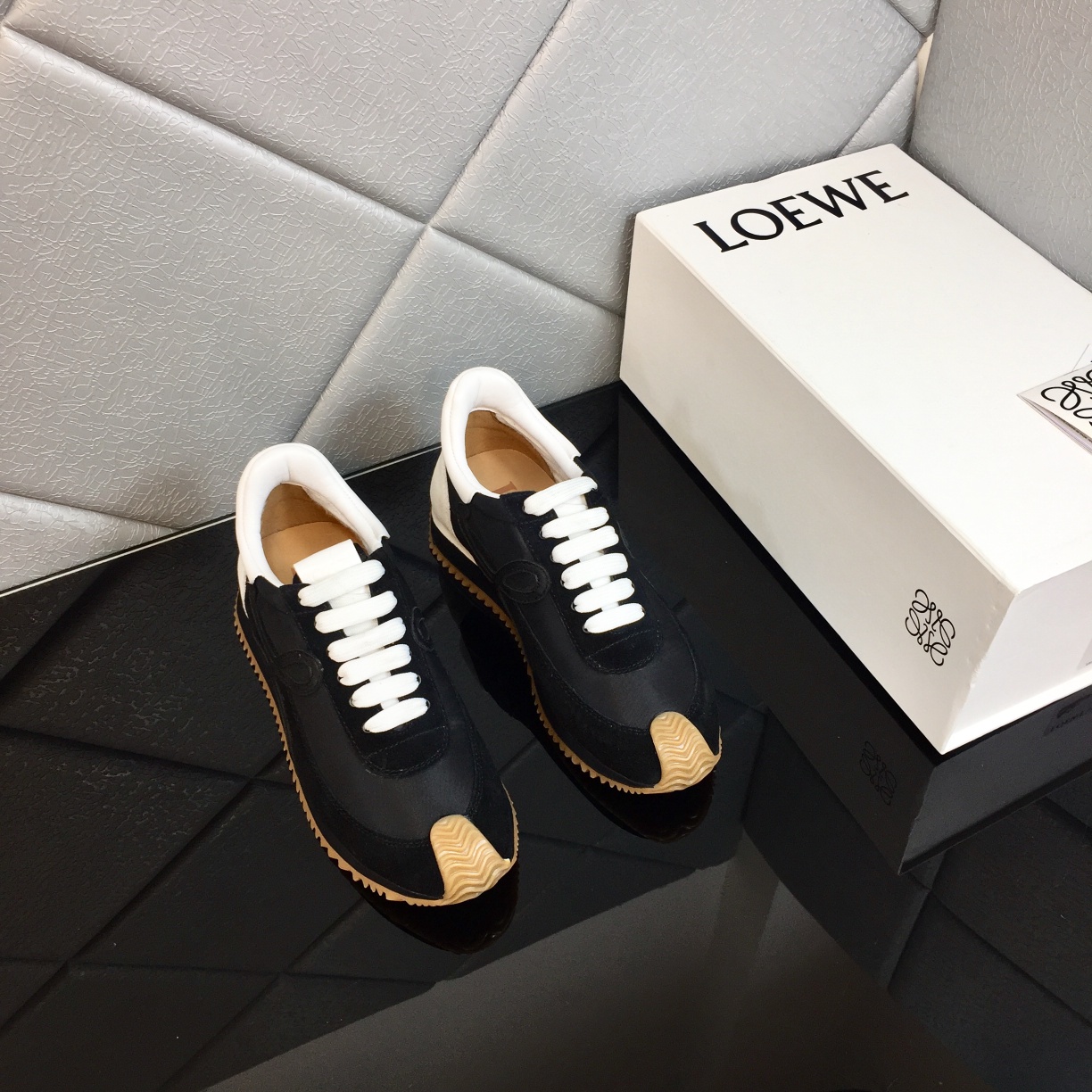 Loewe Flow Runner aus Kalbsleder - EUR FASHION
