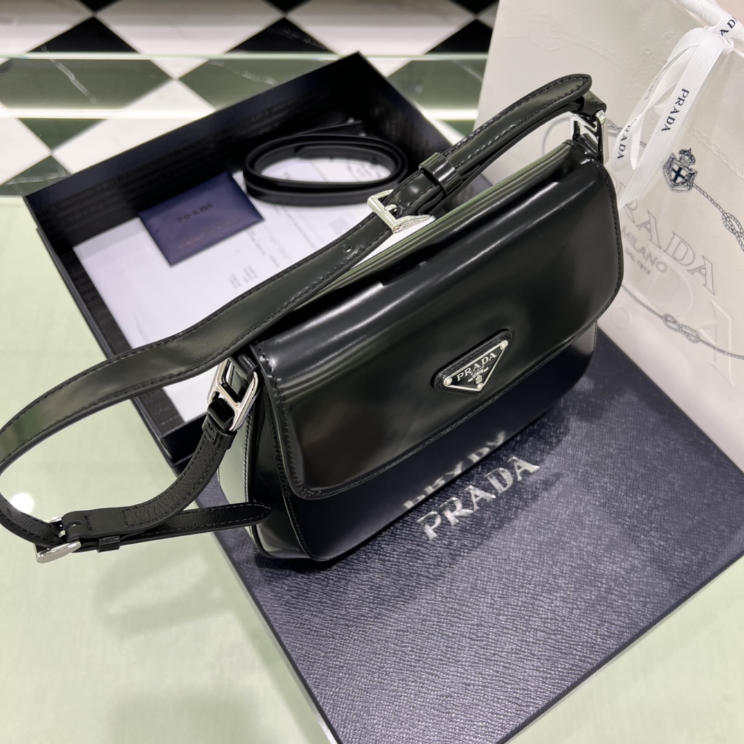 Prada Cleo Umhängetasche aus gebürstetem Leder in Schwarz (24-19-6 cm) 1BD303 - EUR FASHION