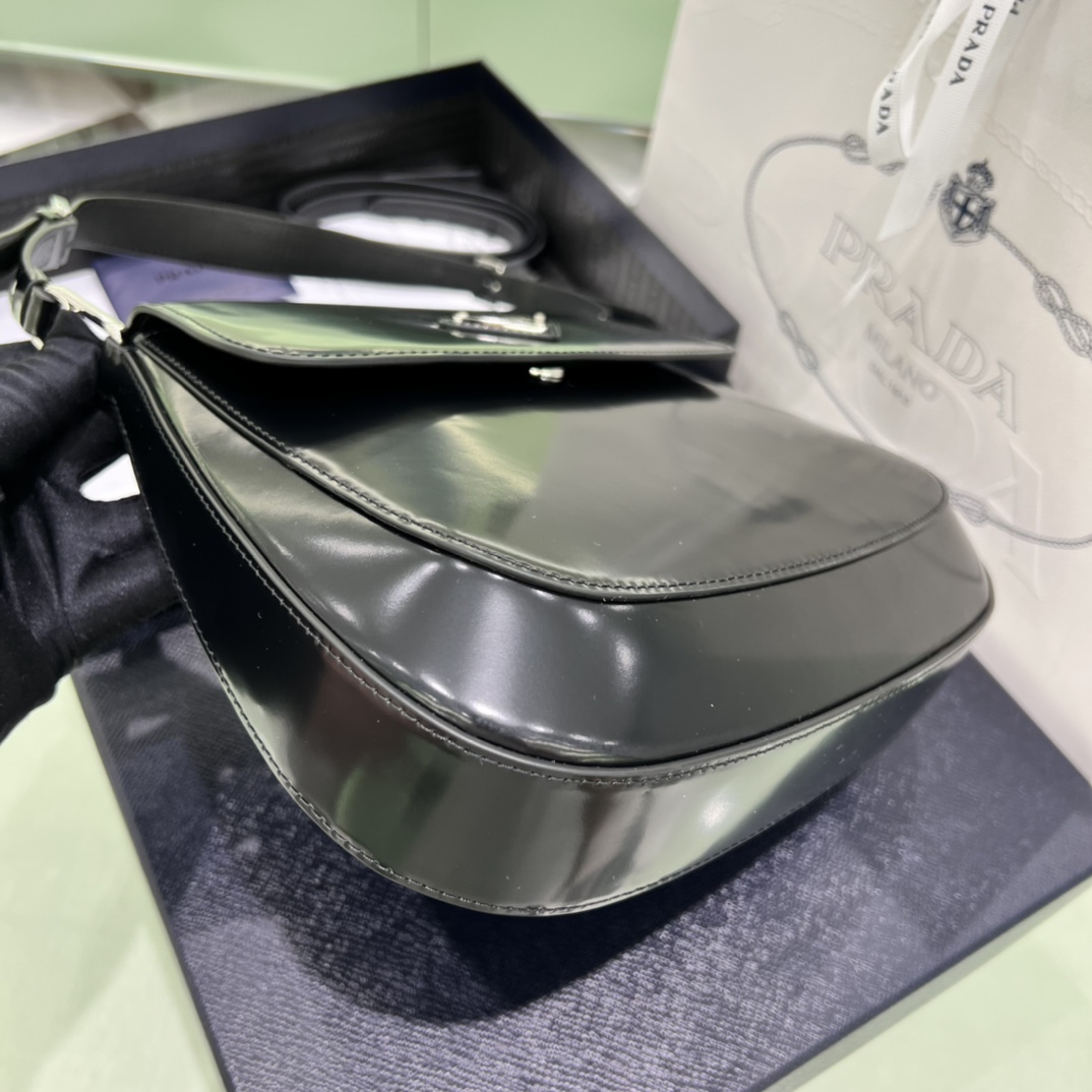 Prada Cleo Umhängetasche aus gebürstetem Leder in Schwarz (24-19-6 cm) 1BD303 - EUR FASHION