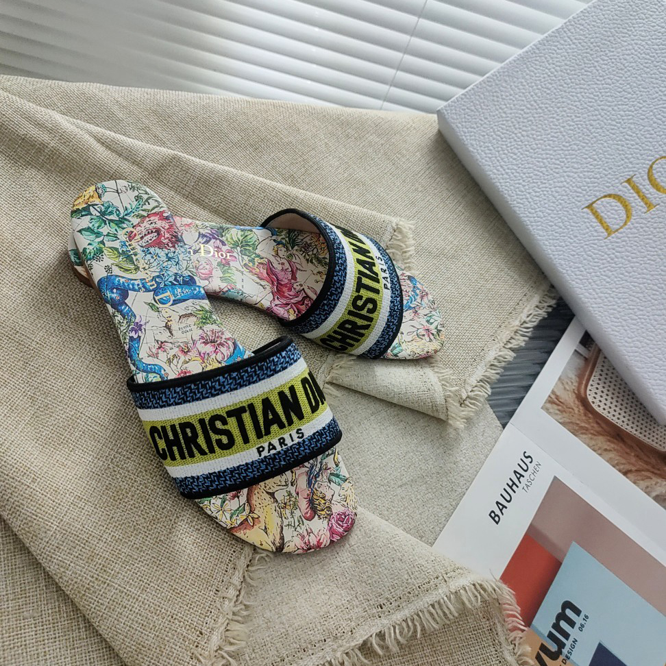 Dior Dway Slide aus mehrfarbig bestickter Baumwolle mit D-Constellation-Motiv in Schwarz - EUR FASHION