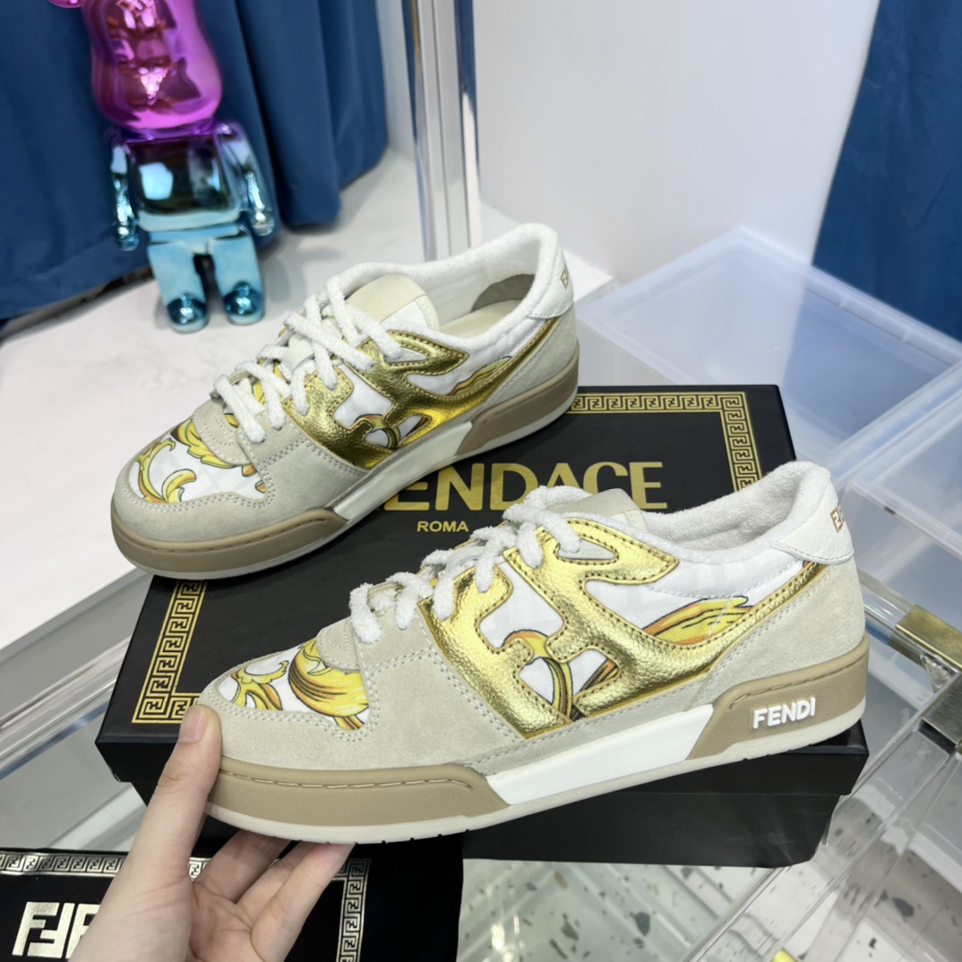 Fendi Match Fendace Low-Top-Sneaker aus beigem Wildleder - EUR FASHION