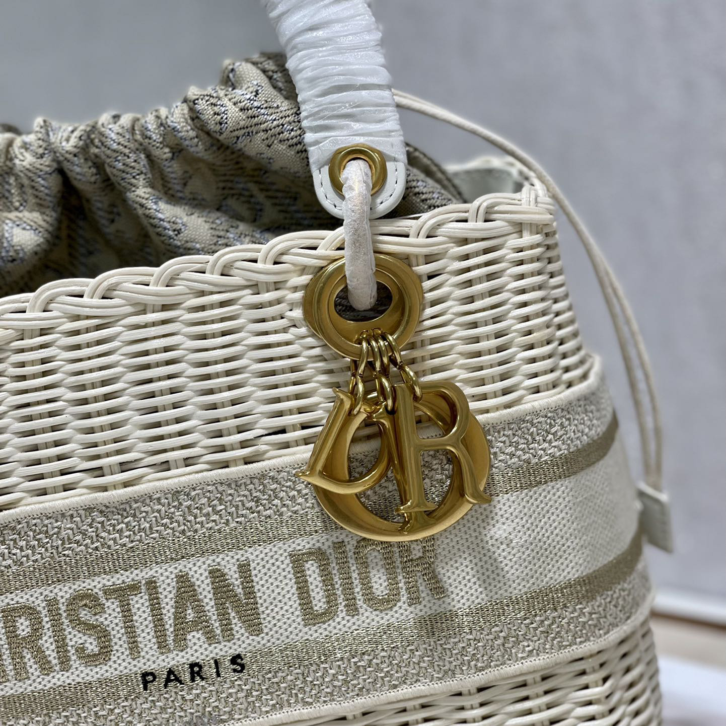 Dior mittelgroße Lady-Dior-Tasche (24–20–11 cm) - EUR FASHION