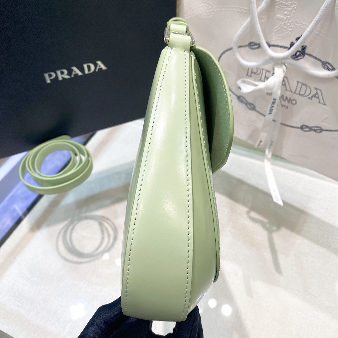 Prada Cleo Umhängetasche aus gebürstetem Leder in Grün (24-19-6 cm) 1BD303 - EUR FASHION