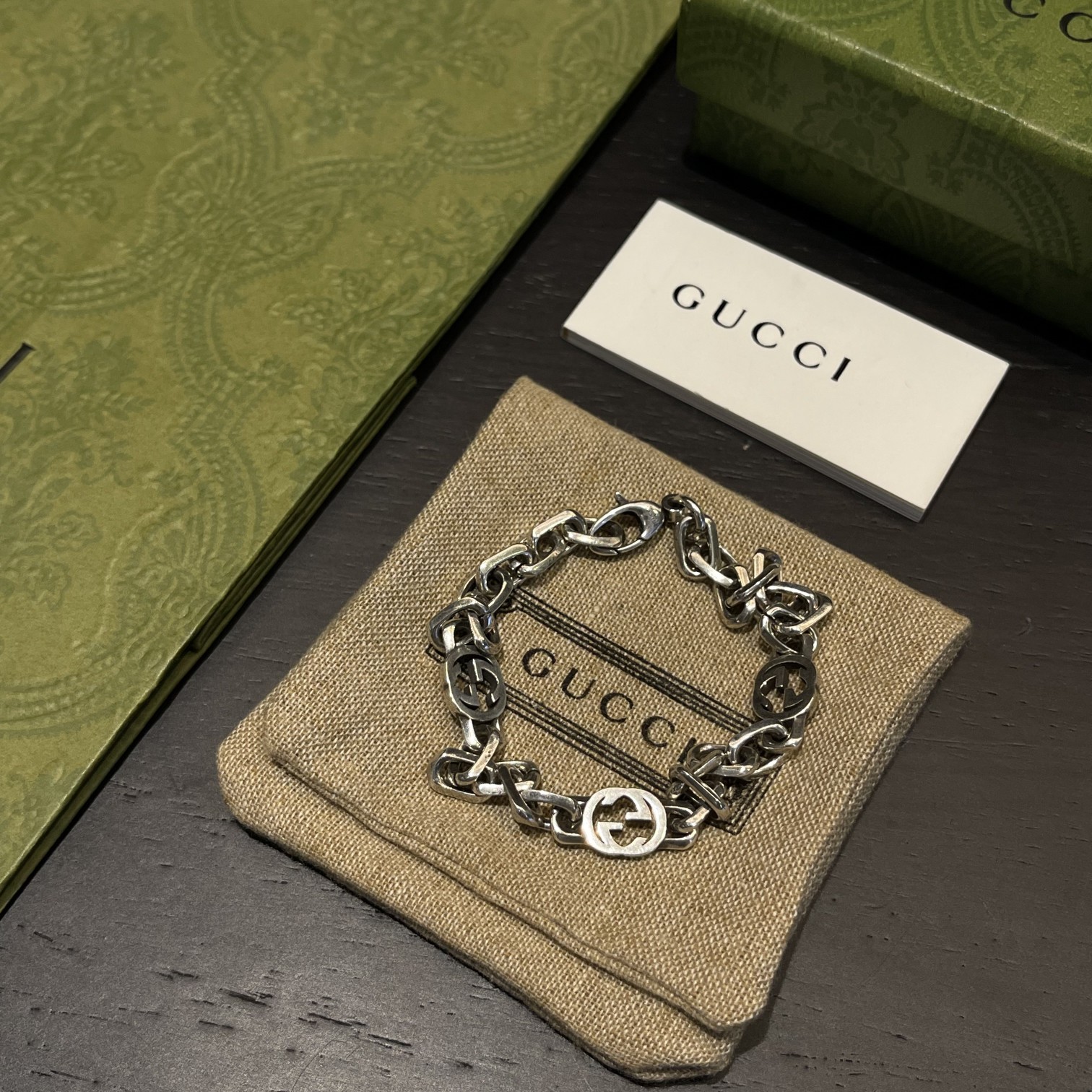 Gucci-Silberarmband mit ineinandergreifendem G - EUR FASHION