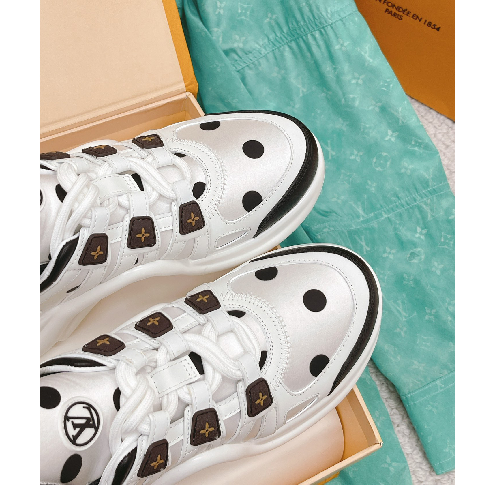 Louis Vuitton LV Archlight Sneaker 1AA0ON - EUR FASHION