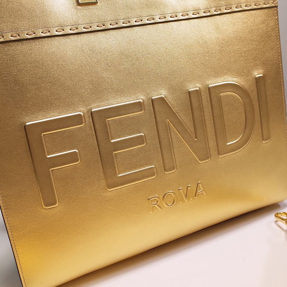 Fendi Sunshine Medium Shopper-Tasche aus goldfarbenem laminiertem Leder (35–31–17 cm) 8BH386 - EUR FASHION