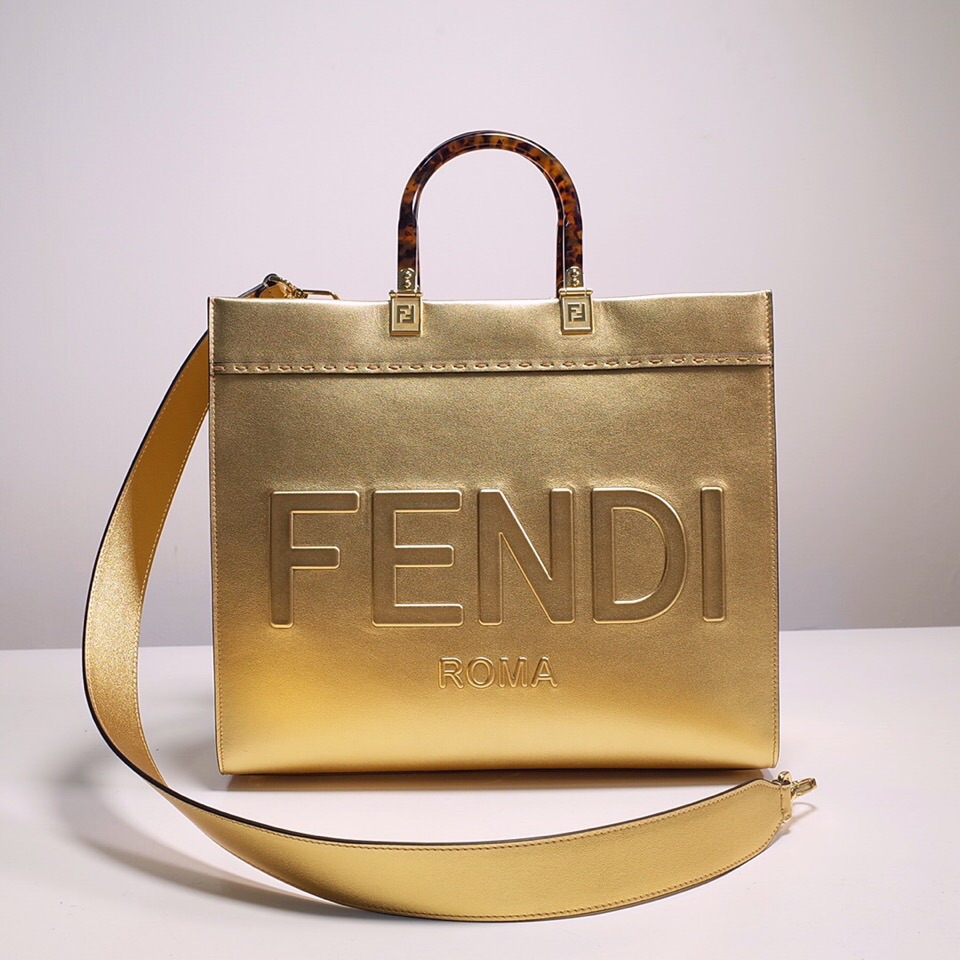 Fendi Sunshine Medium Shopper-Tasche aus goldfarbenem laminiertem Leder (35–31–17 cm) 8BH386 - EUR FASHION