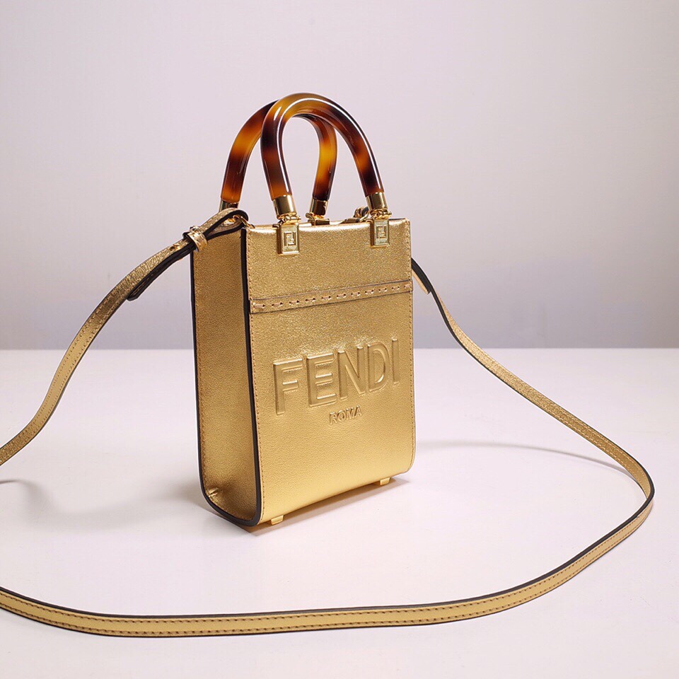 Fendi Mini Sunshine Shopper-Tasche aus goldfarbenem laminiertem Leder (13–18–6,5 cm) - EUR FASHION