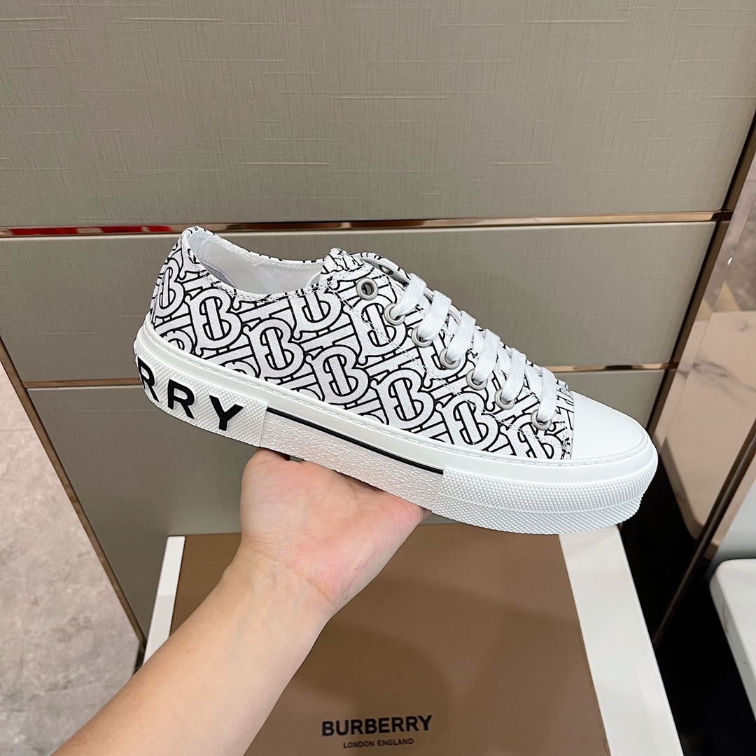 Burberry-Sneaker aus Baumwolle mit Monogramm-Print - EUR FASHION