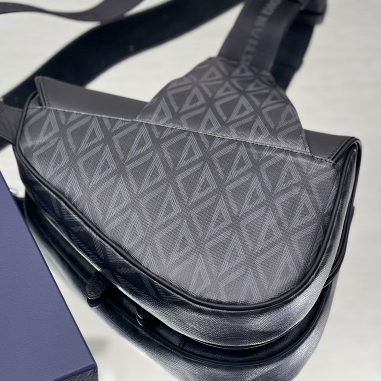 Dior Black CD Diamond Canvas und glattes Kalbsleder Satteltasche (26-19-4,5 cm) 1ADPO093 - EUR FASHION