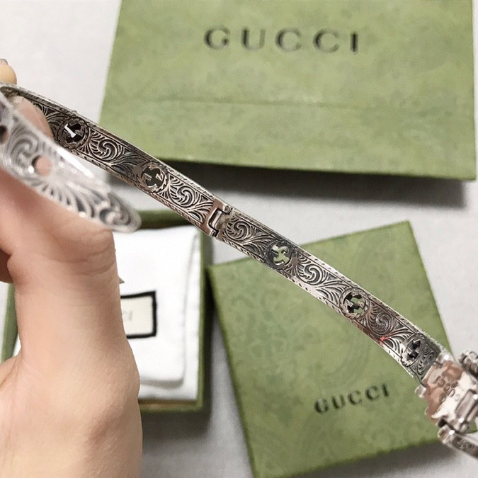 Gucci-Silberarmband mit ineinandergreifendem G - EUR FASHION