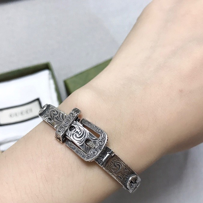 Gucci-Silberarmband mit ineinandergreifendem G - EUR FASHION