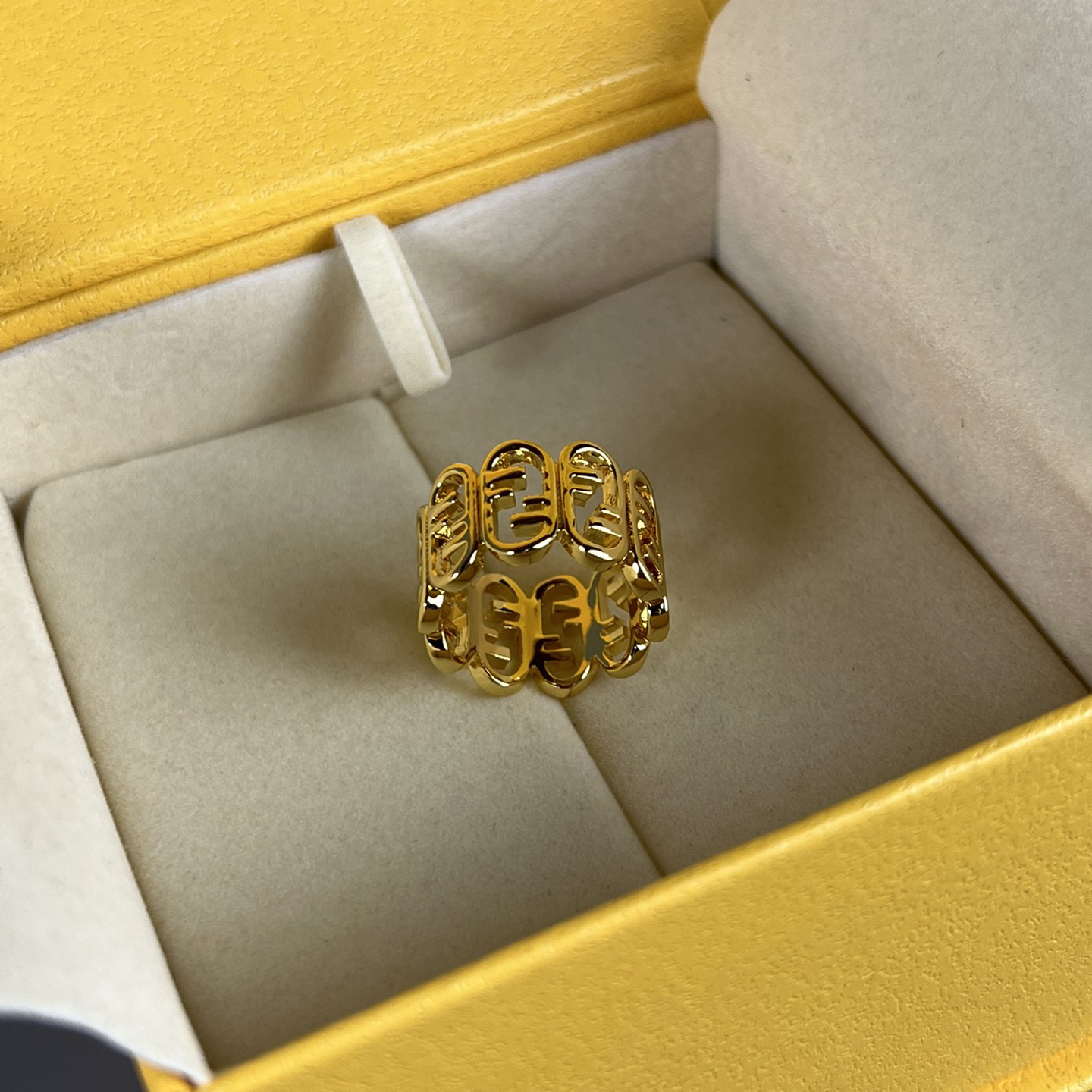 Fendi Fendi O’Lock Goldfarbener Ring - EUR FASHION