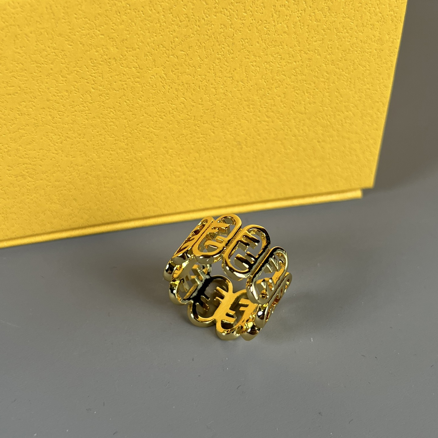 Fendi Fendi O’Lock Goldfarbener Ring - EUR FASHION