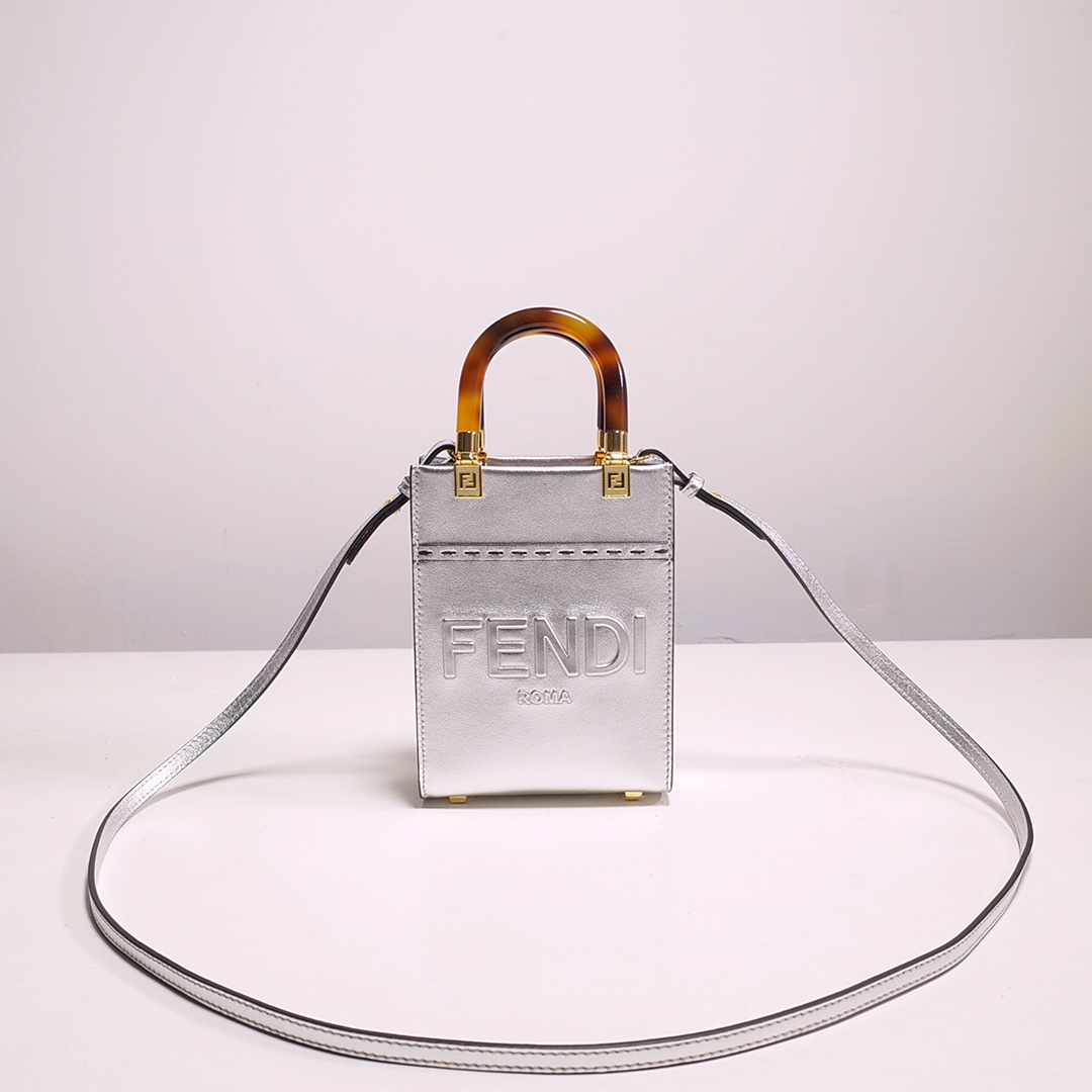 Fendi Mini Sunshine Shopper-Tasche aus silberfarbenem laminiertem Leder (13–18–6,5 cm) - EUR FASHION