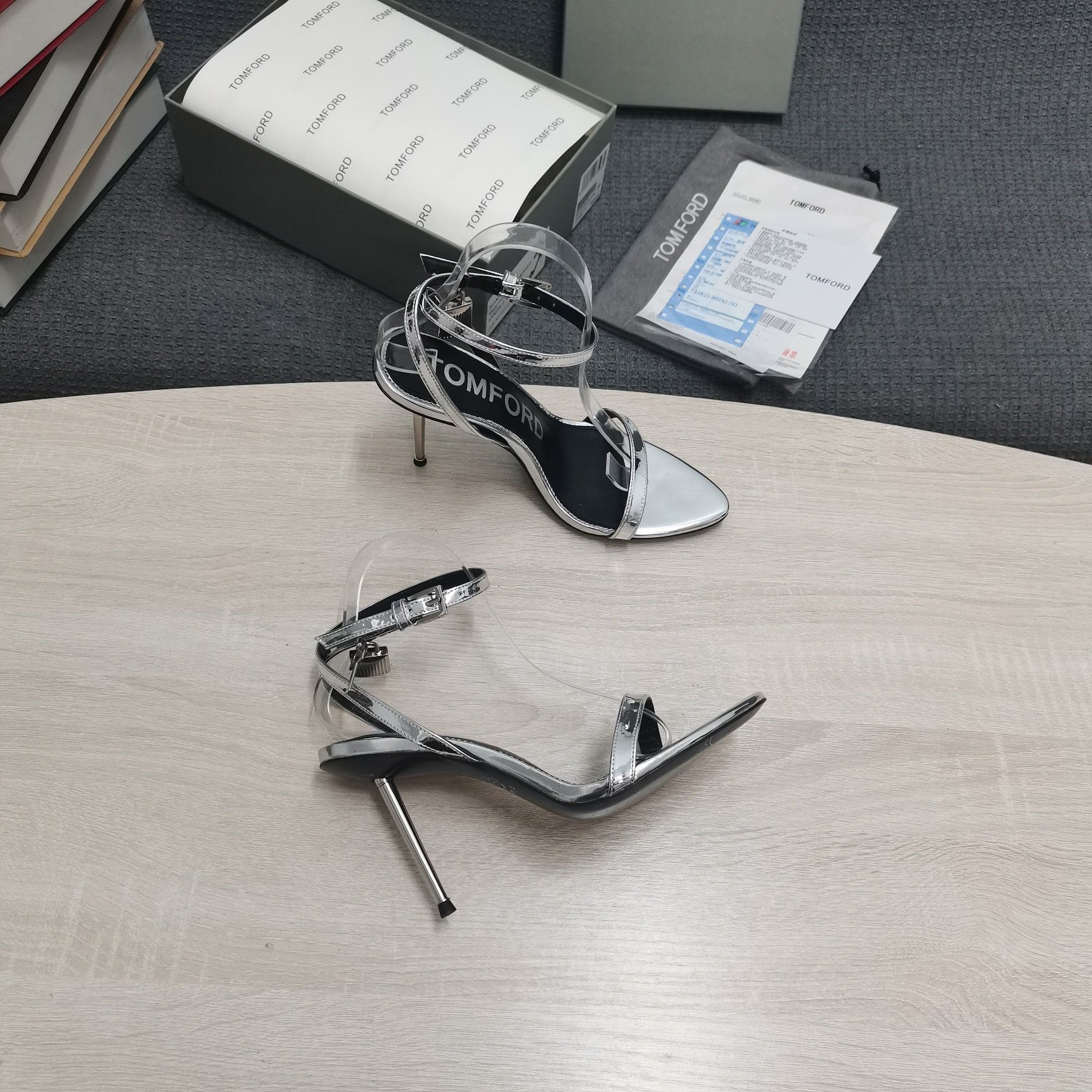 Tom Ford Silberne Vorhängeschloss-Sandalen - EUR FASHION