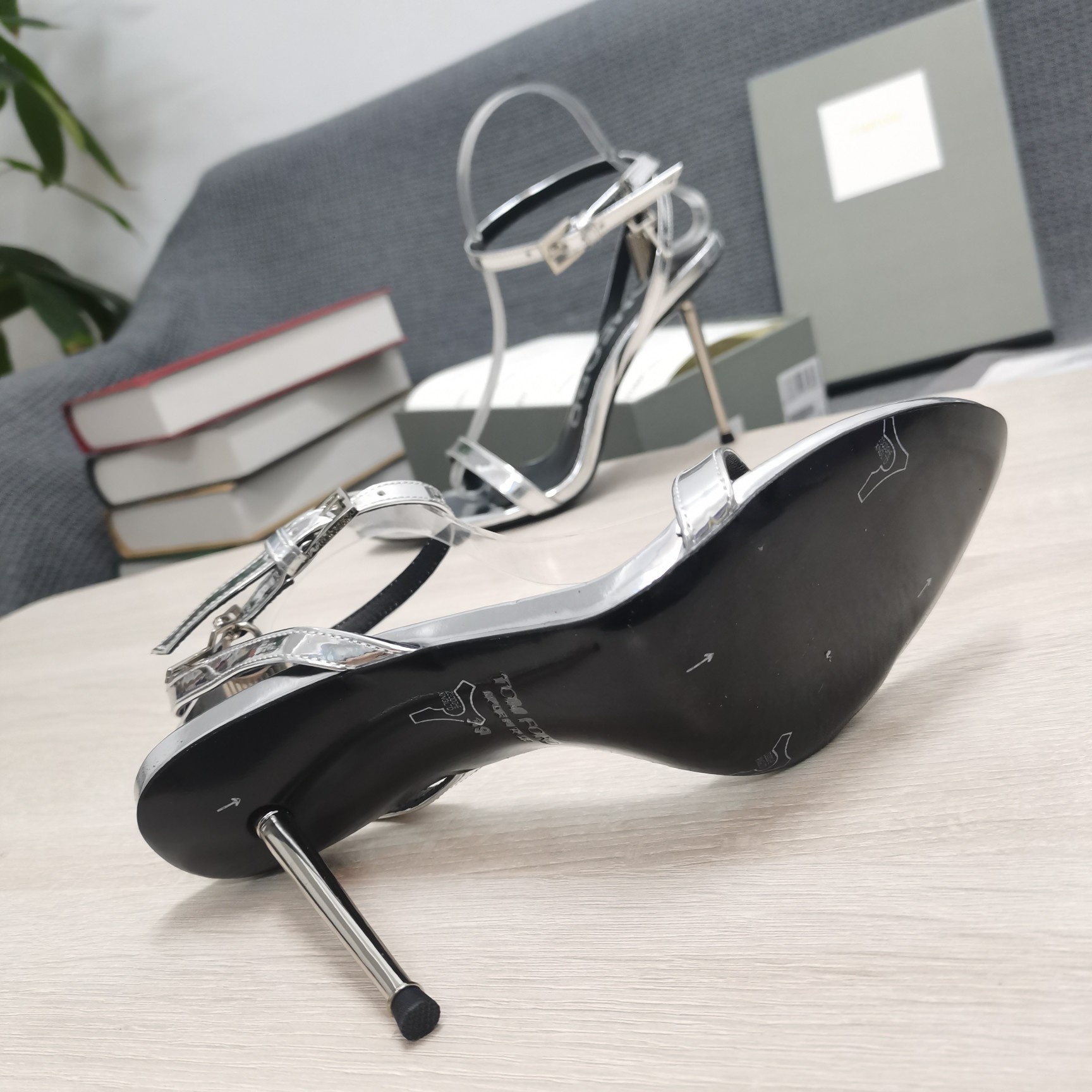 Tom Ford Silberne Vorhängeschloss-Sandalen - EUR FASHION