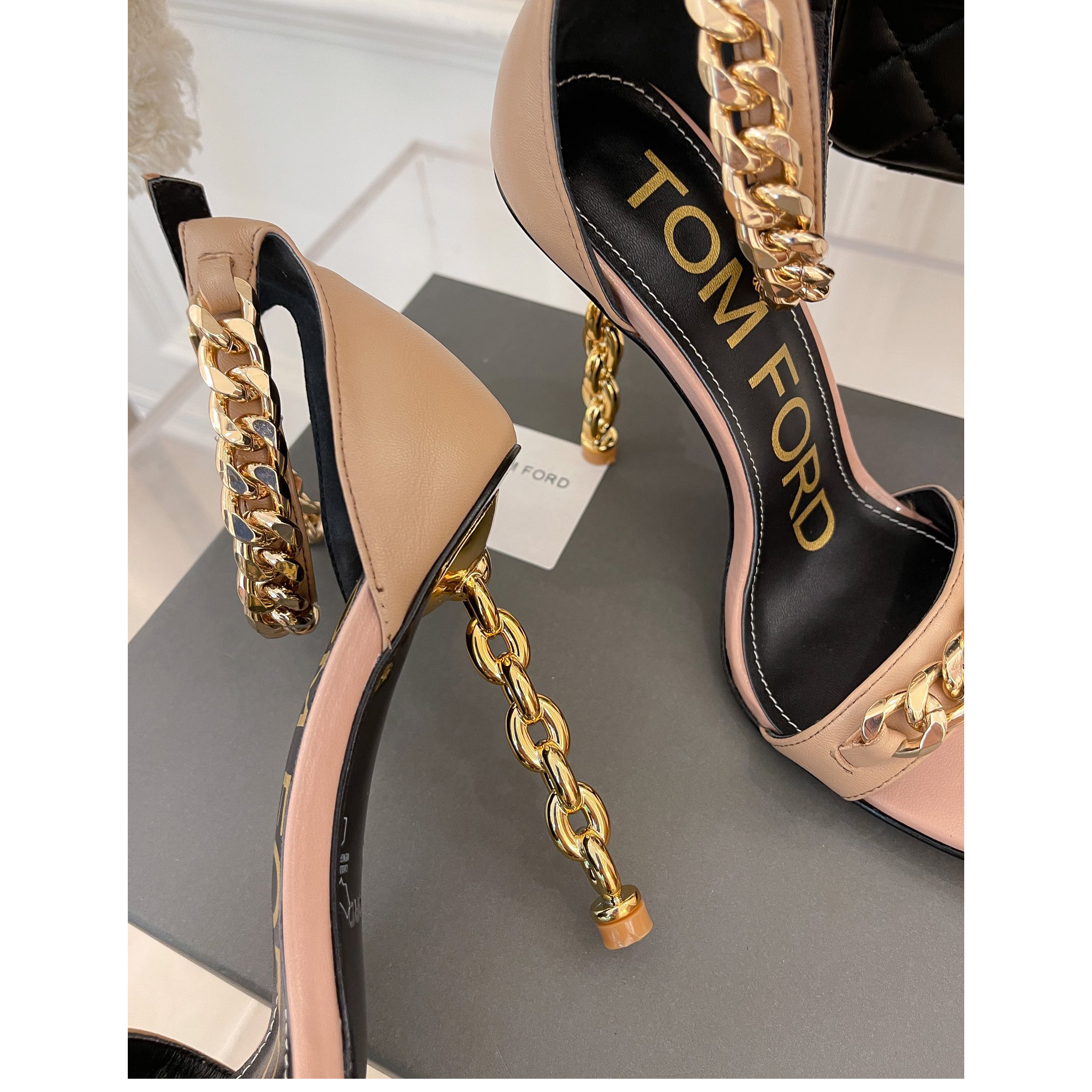Tom Ford Ledersandalen mit Kettenbesatz und einer Absatzhöhe von 10,5 cm - EUR FASHION