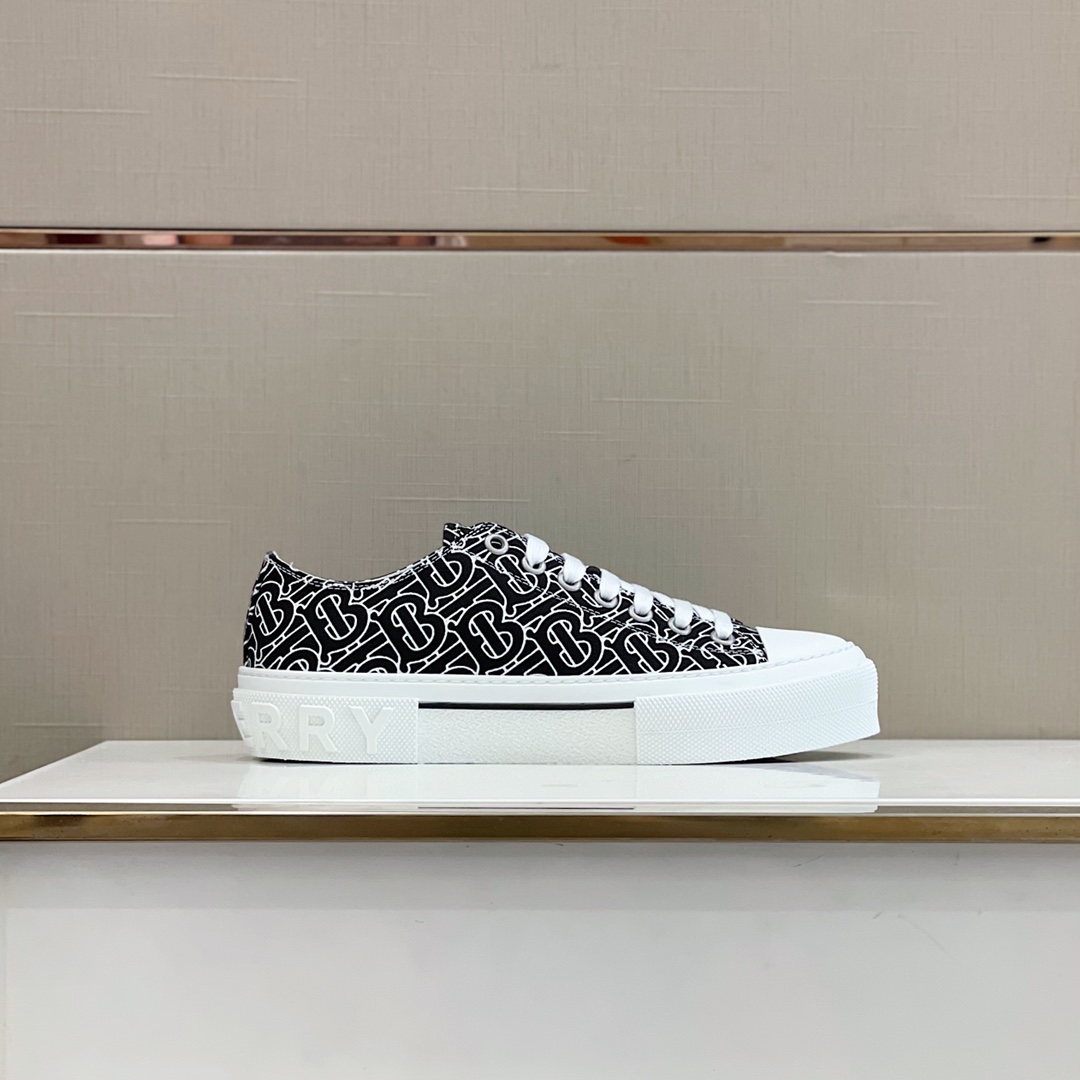 Burberry-Sneaker aus Baumwolle mit Monogramm-Print - EUR FASHION