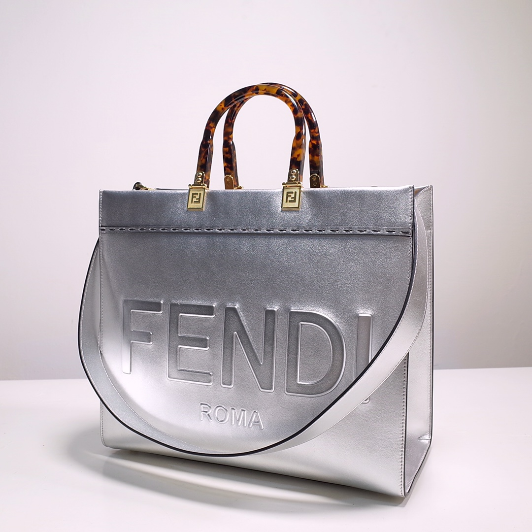 Fendi Sunshine Medium Shopper-Tasche aus silberfarbenem laminiertem Leder (35–31–17 cm) 8BH386 - EUR FASHION