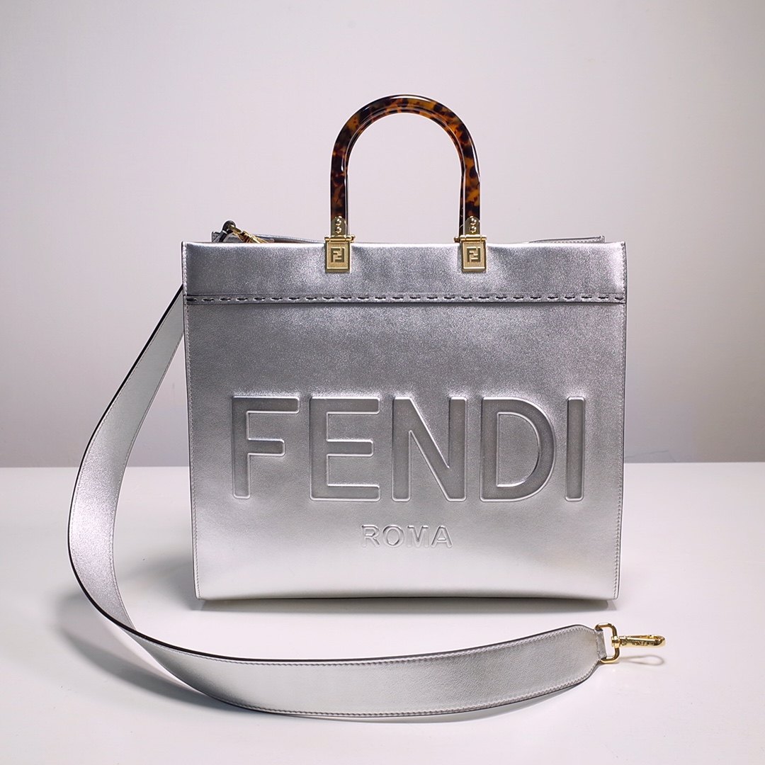 Fendi Sunshine Medium Shopper-Tasche aus silberfarbenem laminiertem Leder (35–31–17 cm) 8BH386 - EUR FASHION