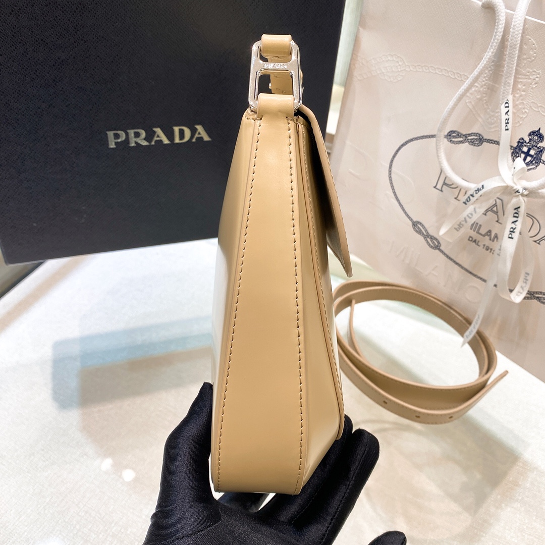 Prada Cleo Umhängetasche aus gebürstetem Leder in Aprikose (24-19-6 cm) 1BD303 - EUR FASHION