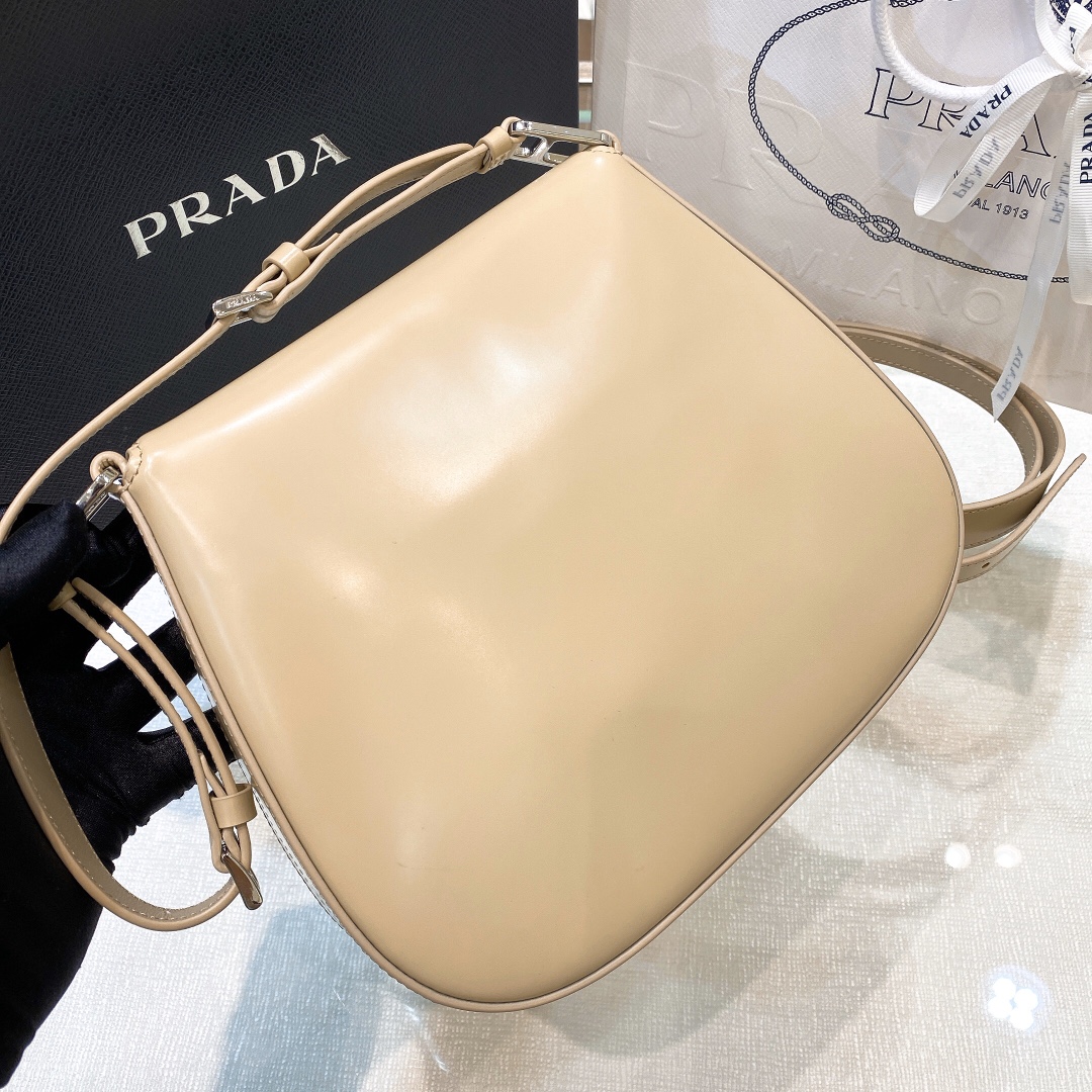 Prada Cleo Umhängetasche aus gebürstetem Leder in Aprikose (24-19-6 cm) 1BD303 - EUR FASHION