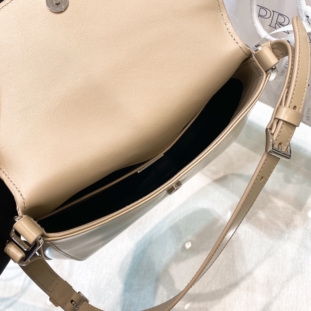 Prada Cleo Umhängetasche aus gebürstetem Leder in Aprikose (24-19-6 cm) 1BD303 - EUR FASHION