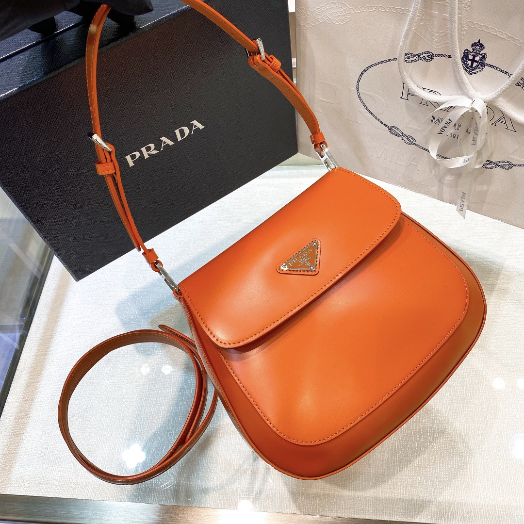 Prada Cleo Umhängetasche aus gebürstetem Leder in Orange (24-19-6 cm) 1BD303 - EUR FASHION