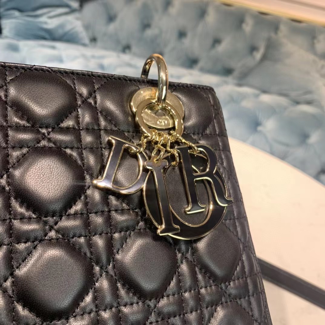 Dior mittelgroße Lady-Dior-Tasche (24–20–11 cm) - EUR FASHION