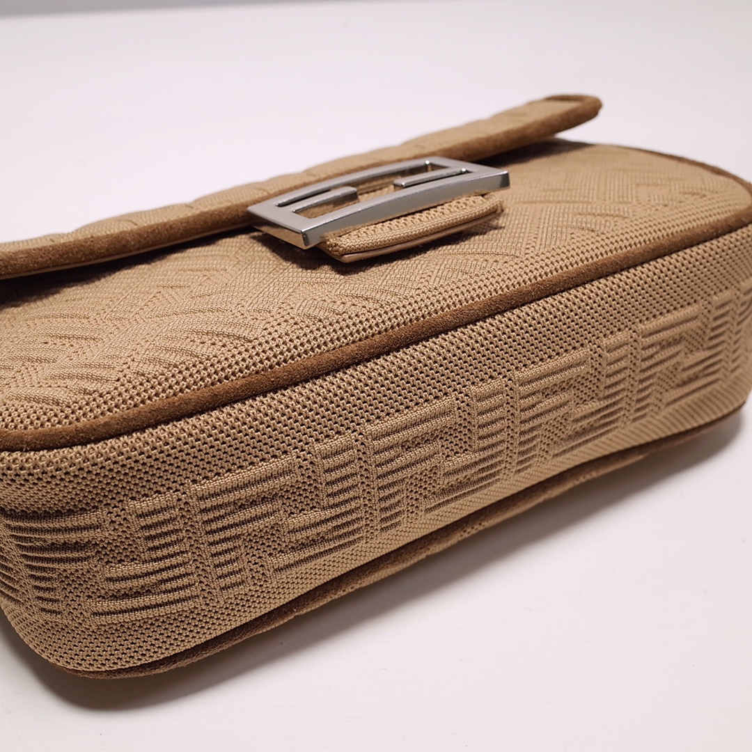 Fendi Iconic Medium Baguette-Tasche mit Kette (24–14,5–7 cm) 8BR793 - EUR FASHION