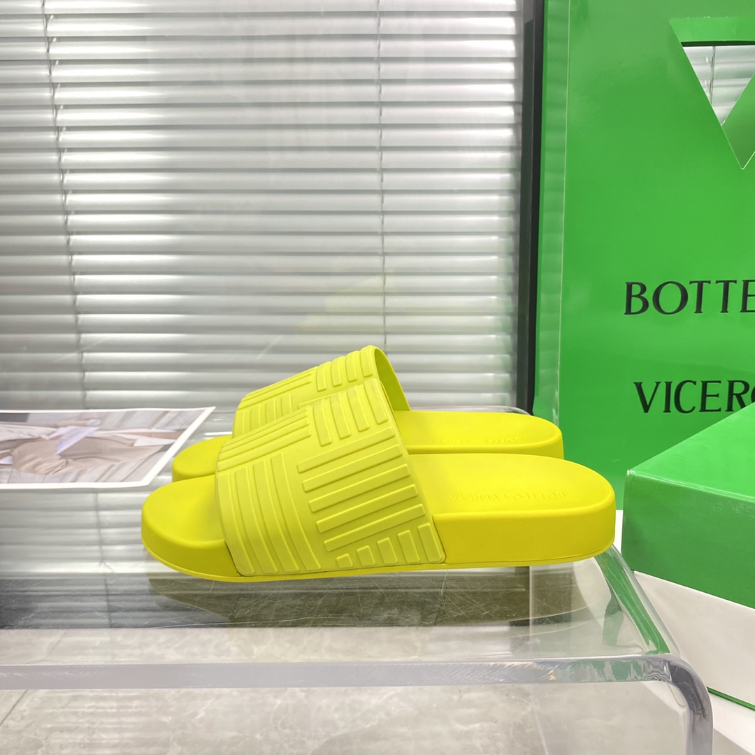 Pantoletten aus Gummi von Bottega Veneta - EUR FASHION