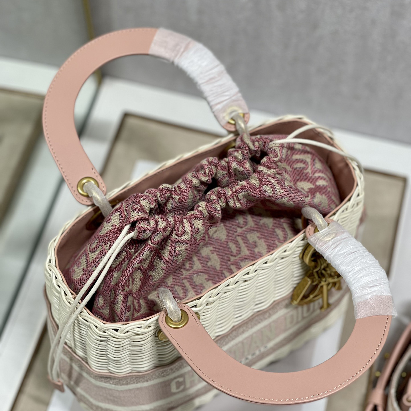 Dior mittelgroße Lady-Dior-Tasche (24–20–11 cm) - EUR FASHION