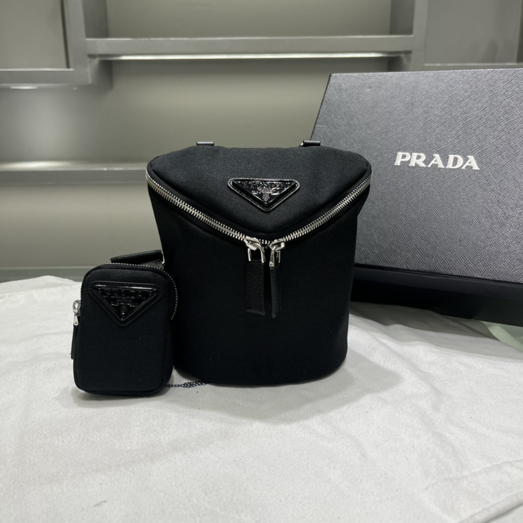 Prada Umhängetasche aus Re-Nylon und Leder - EUR FASHION