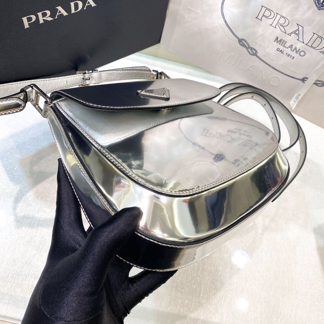 Prada Cleo Umhängetasche aus gebürstetem Leder in Silber (24-19-6 cm) 1BD303 - EUR FASHION