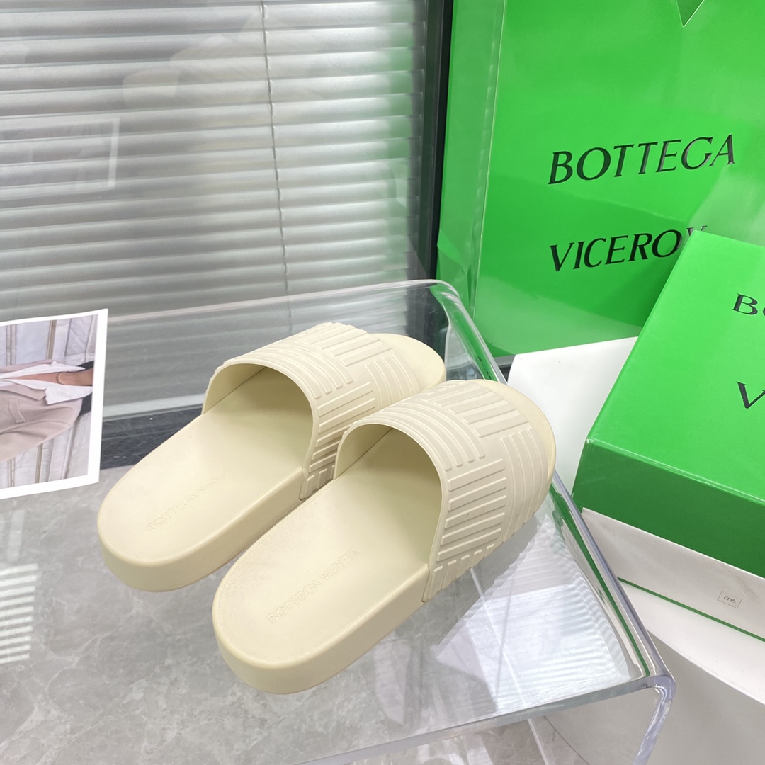 Pantoletten aus Gummi von Bottega Veneta - EUR FASHION