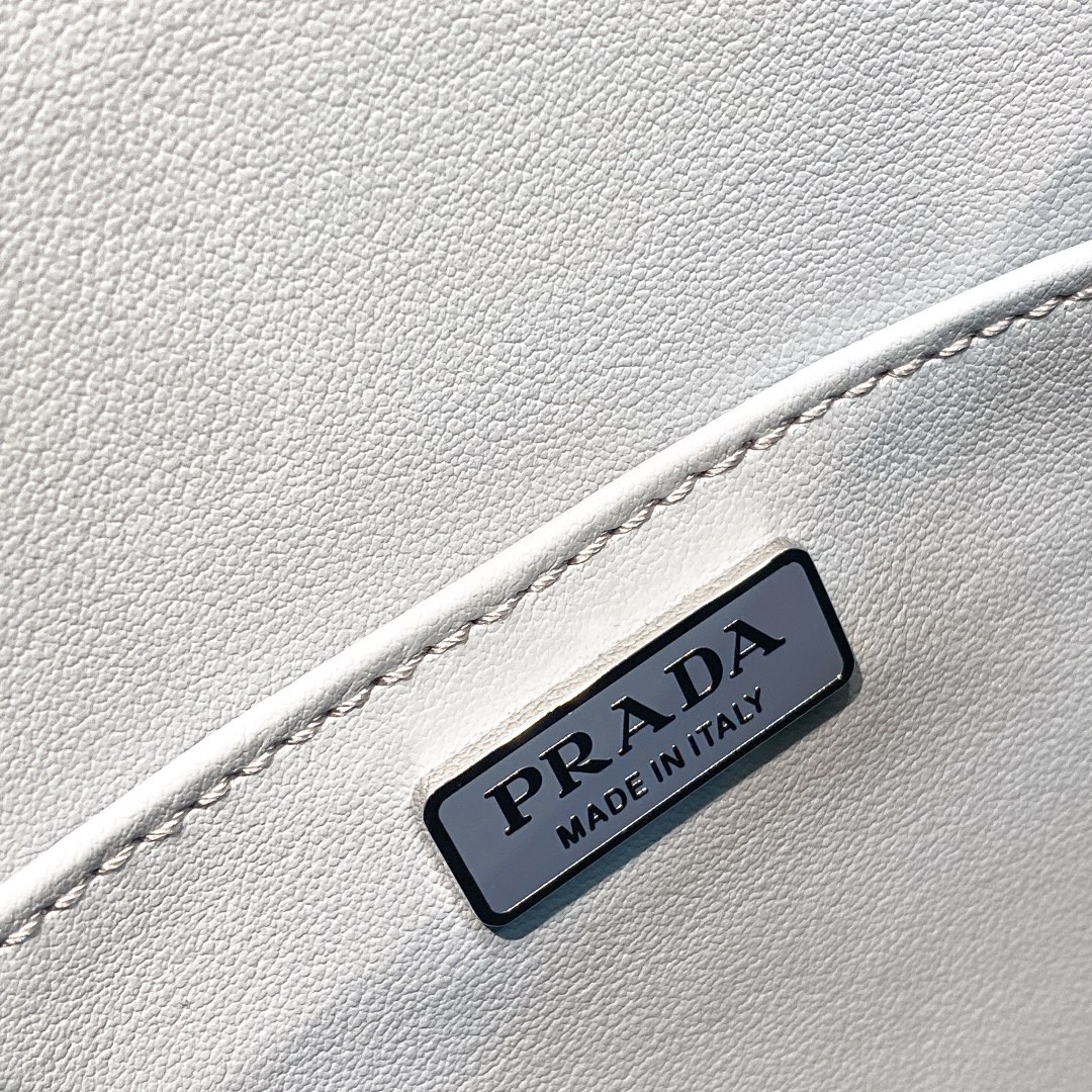 Prada Cleo Umhängetasche aus gebürstetem Leder in Grau (24-19-6 cm) 1BD303 - EUR FASHION