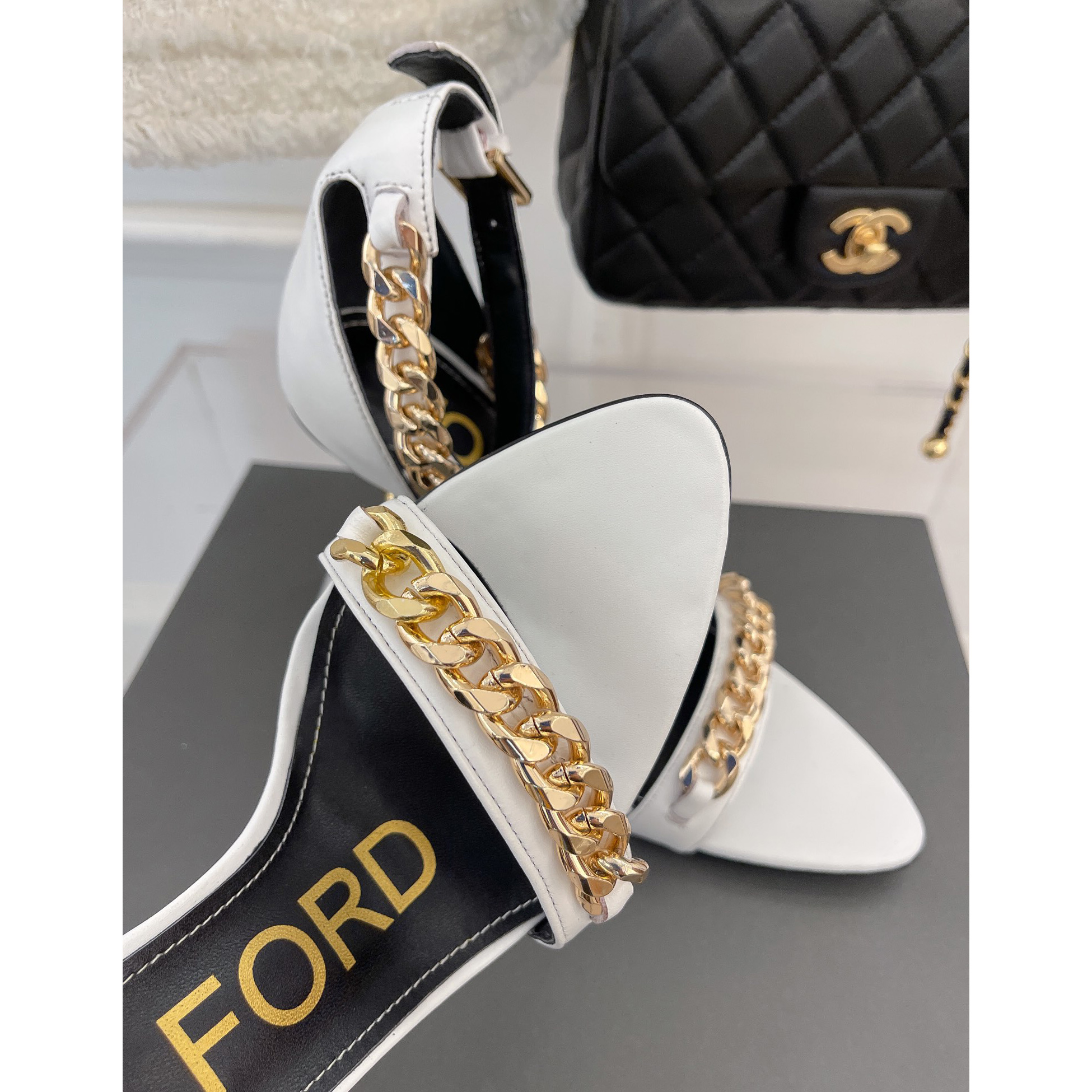Tom Ford Ledersandalen mit Kettenbesatz und einer Absatzhöhe von 10,5 cm - EUR FASHION