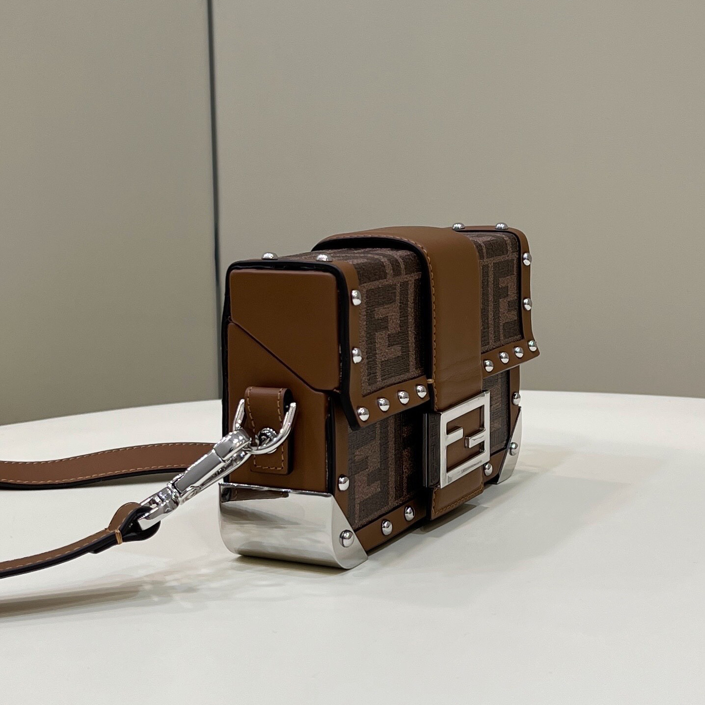 Fendi Baguette Trunk Mini Braune Stofftasche (18,5-11,5-5 cm) - EUR FASHION