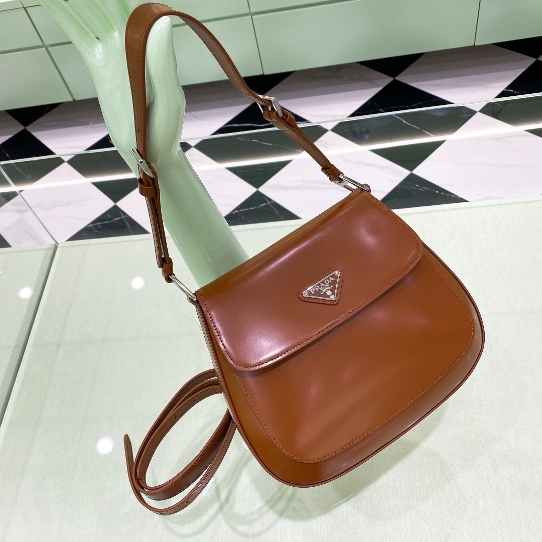 Prada Cleo Umhängetasche aus gebürstetem Leder in Braun (24-19-6 cm) 1BD303 - EUR FASHION