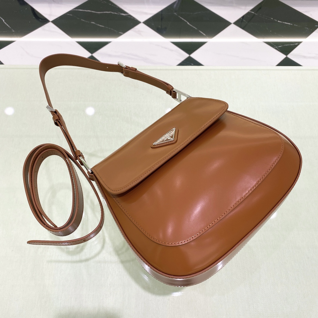 Prada Cleo Umhängetasche aus gebürstetem Leder in Braun (24-19-6 cm) 1BD303 - EUR FASHION