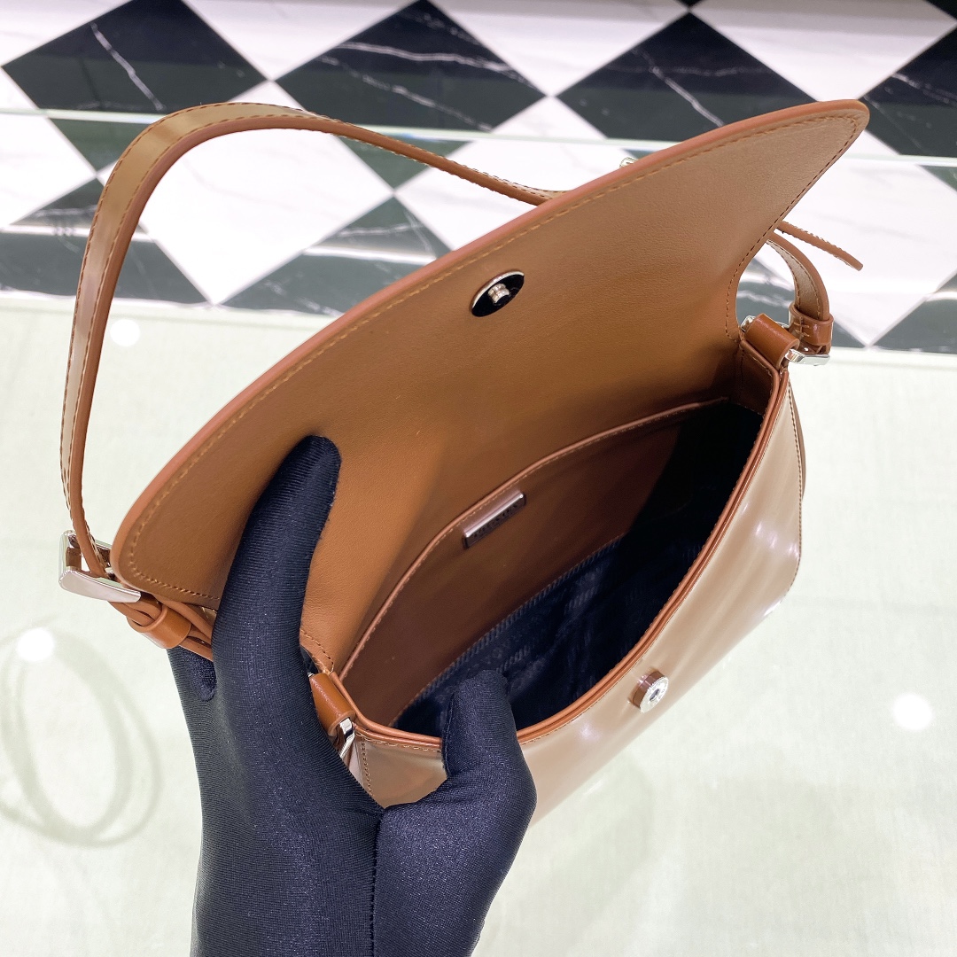Prada Cleo Umhängetasche aus gebürstetem Leder in Braun (24-19-6 cm) 1BD303 - EUR FASHION